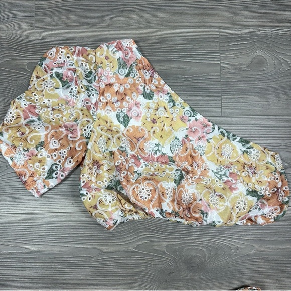 En Saison Floral Eyelet One Shoulder Puff Sleeve Top Size S - Picture 2 of 6